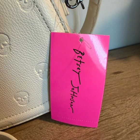 BETSEY JOHNSON Creamy Satchel/Crossbody, NWT - Picture 2 of 13
